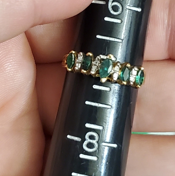 Elegant Gold and Green Stone Ring - Picture 7 of 8